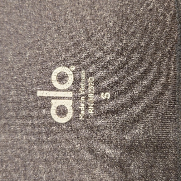 ALO MOTO LEGGINGS. SIZE SMALL. FLAW. - Picture 3 of 8
